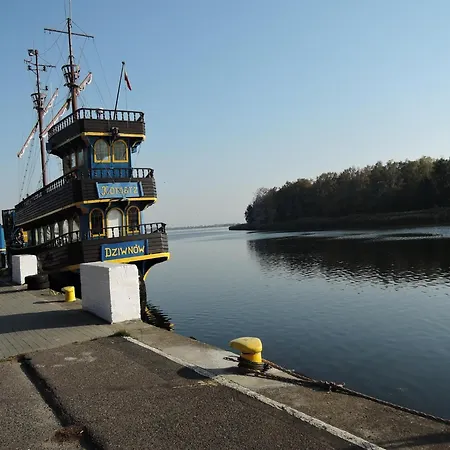 House In By The Waterfront Dziwnów