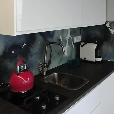 House In By The Waterfront Botel *