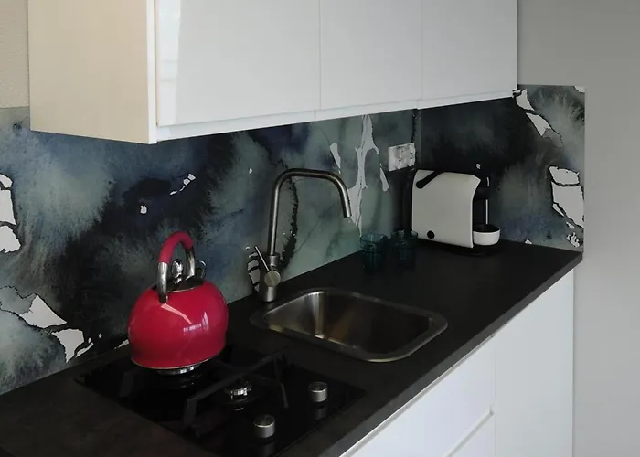 House In By The Waterfront Båthotell *