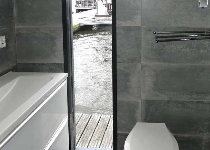 House In By The Waterfront Båthotell Dziwnów